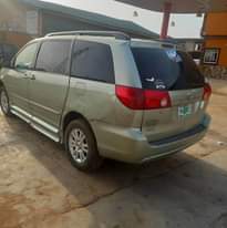 A picture of Reg 06 Toyota Sienna