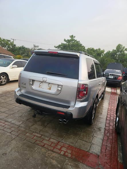 A picture of 2006 Honda pilot