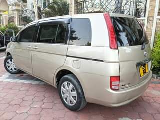 A picture of TOYOTA ISIS