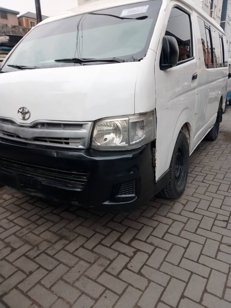 A picture of Awoof Toyota Hiace Bus 011 Hummer 2