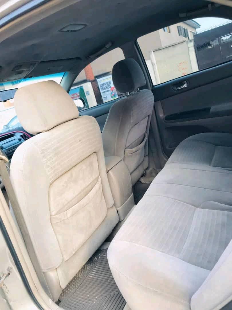 A picture of Super Clean 05 Toyota Camry LE engine and gear transmission