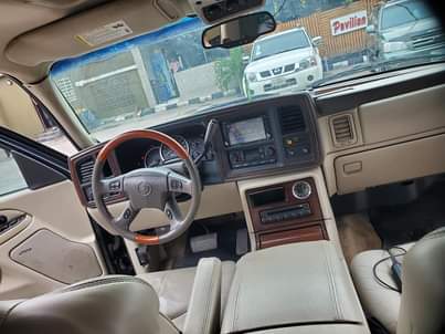 A picture of 2005MODEL Cadillac Escalade Sport