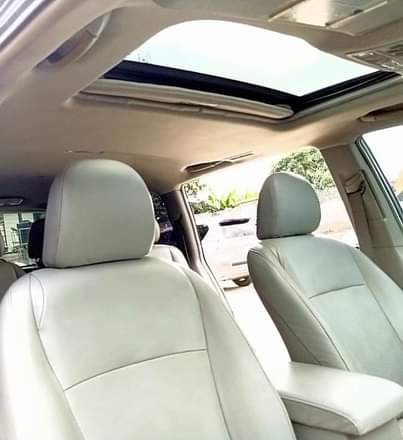 A picture of Toyota Highlander 2012