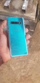 A picture of Samsung galaxy s10 plus