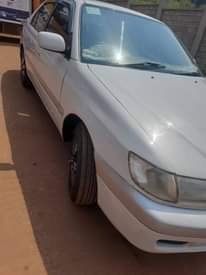 A picture of 2000 Toyota premio 2000