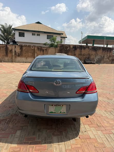 A picture of Toyota Avalon Keyless 2008 model am the owner direct 2
