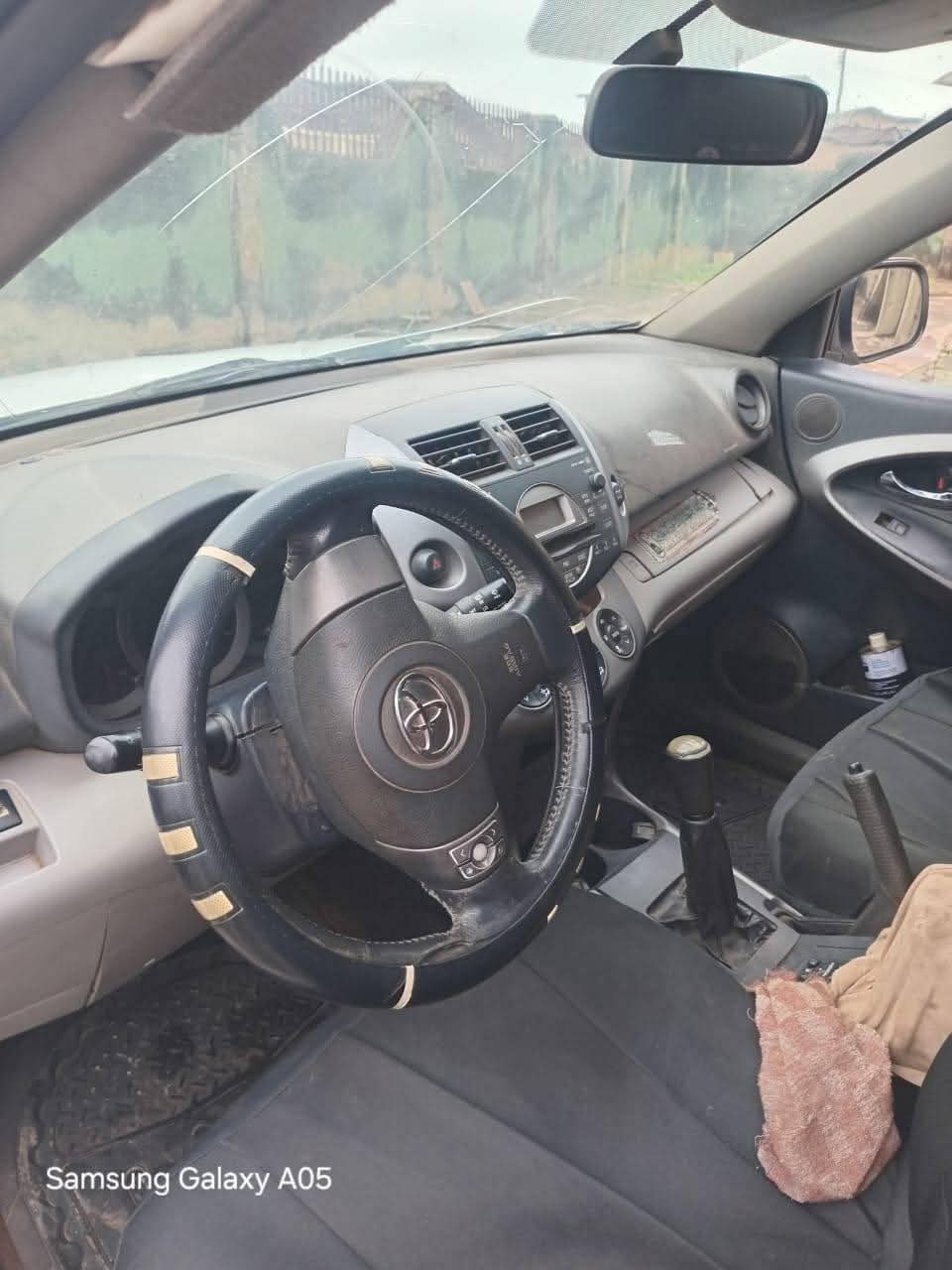 A picture of Rav4 manual gear