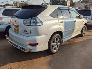 A picture of TOYOTA HARRIER KAWUNDO UBP PRICE 48M Wstup 0776717226