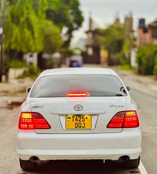 A picture of TOYOTA CROWN ATHLETE NAIUZA MIL 12 8 0743435416