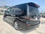 A picture of Toyota Alphard Mwaka 2005