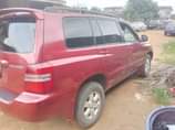 A picture of 2004 Toyota Highlander 4plug