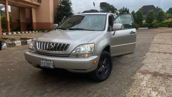 A picture of Lexus Rx 300