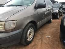 A picture of Clean Register Toyota Sienna 1999