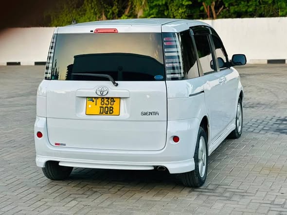 A picture of TOYOTA SIENTA