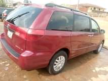A picture of Toyota Sienna 2005