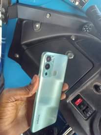 A picture of Infinix hot 12i new condition