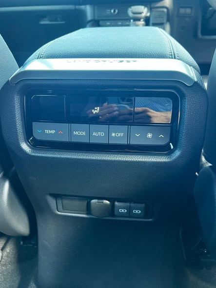 A picture of ToYOTA landcruiser Prado 2024 0700327795