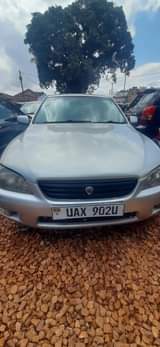 A picture of Toyota altteza UGX 14 500 000