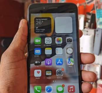 A picture of IPhone 7 Plus bh 96 gb 32 touch id inafanya