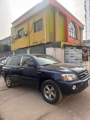 A picture of 2004 highlander registered