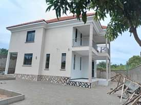 A picture of OFFER House in ENTEBBE kitende 360m 4Bedrooms on 14Decimals titled