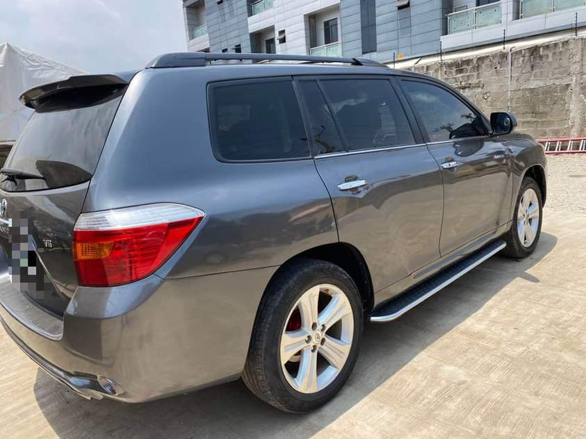 A picture of 2MONTHS USED 2009 TOYOTA HIGHLANDER LIMITED 3 ROLL SEATER THUMB