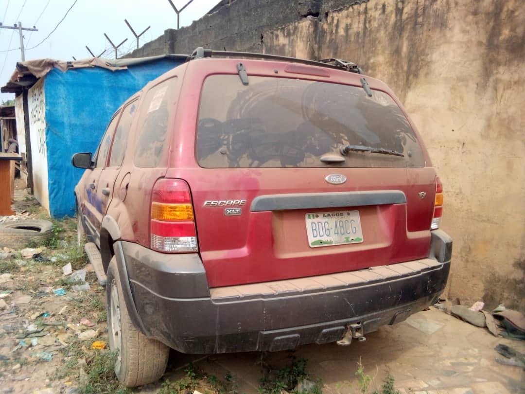 A picture of Ford escape 04