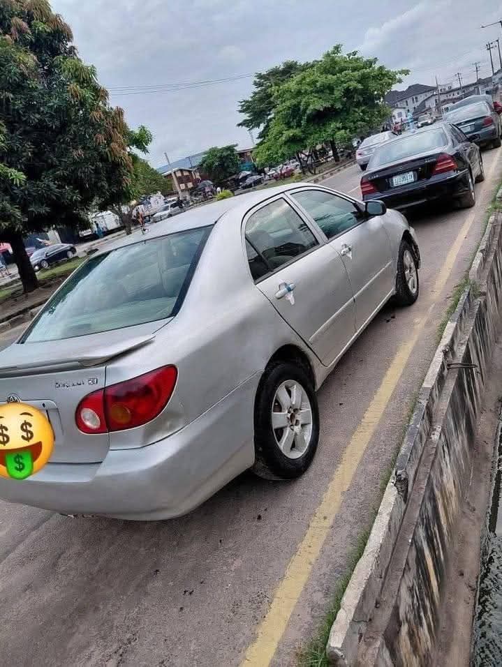 A picture of 2004 Toyota corolla