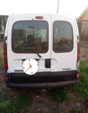 A picture of Renault mini bus Neatly used Manual gear working perfect Engine