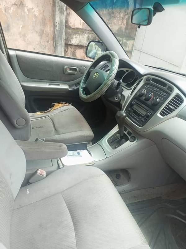 A picture of 2005 HIGHLANDER V6 Good Engine and Gearbox AC NOT COOLING