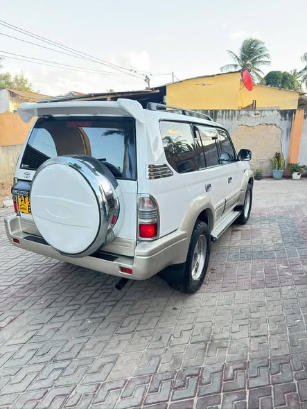 A picture of Toyota land cruiser prado