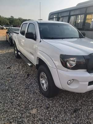 A picture of Sharp Toyota tacoma for quick sale just 6 5m