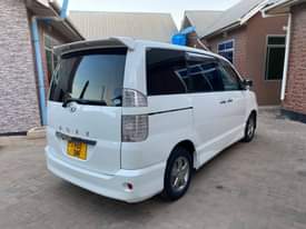 A picture of TOYOTA VOXY