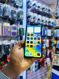 A picture of Iphone X