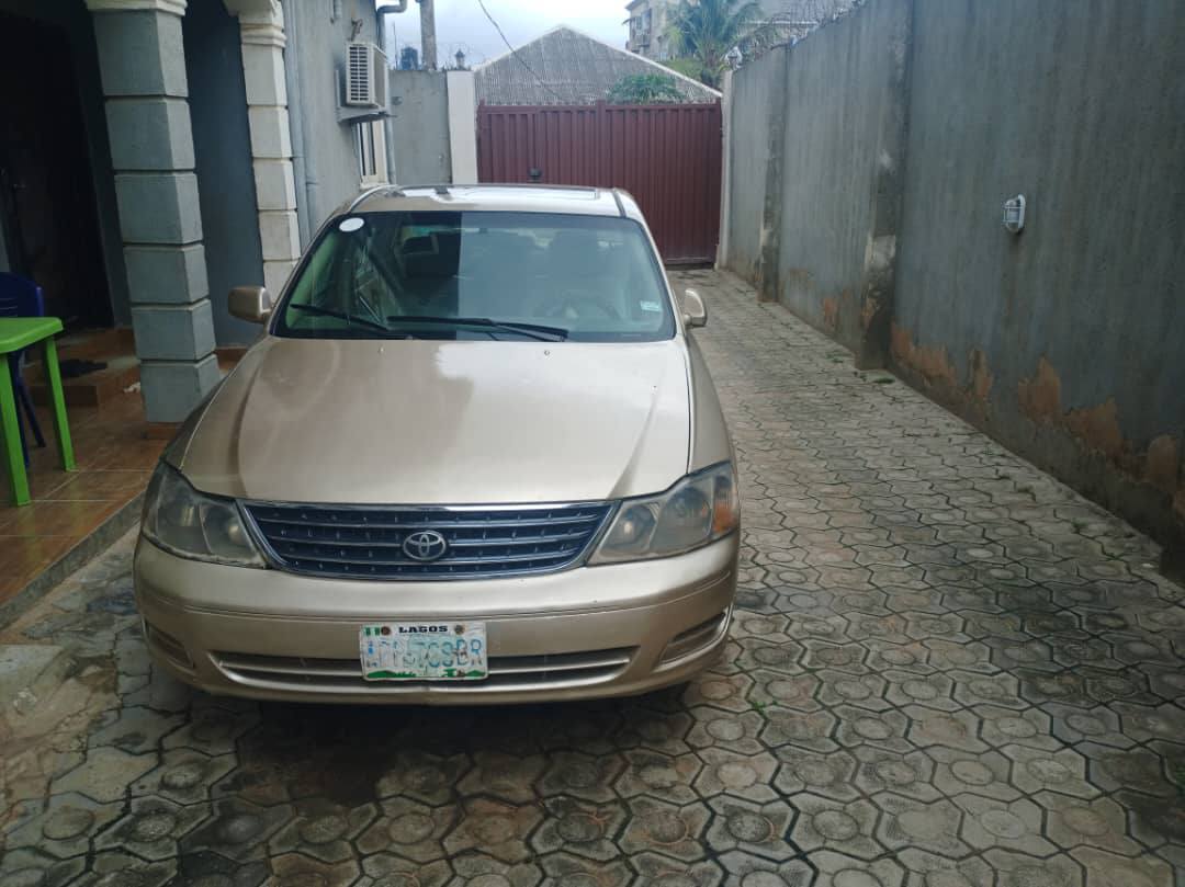 A picture of TOYOTA AVALON 2003 MODEL