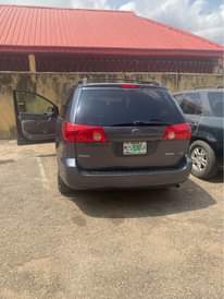 A picture of 2008 Toyota Sienna