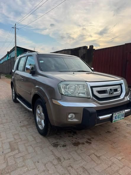 A picture of HOT DEAL FIRST BODY 2011 HONDA PILOT