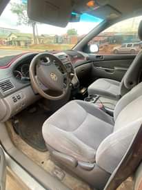 A picture of Toyota sienna 010