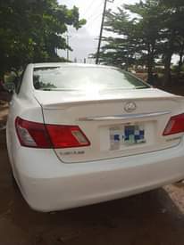 A picture of Lexus ES 350 010