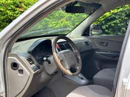 A picture of SUPER CLEAN USED HYUNDAI TUCSON 2006 MODEL V6 ENGINE 4