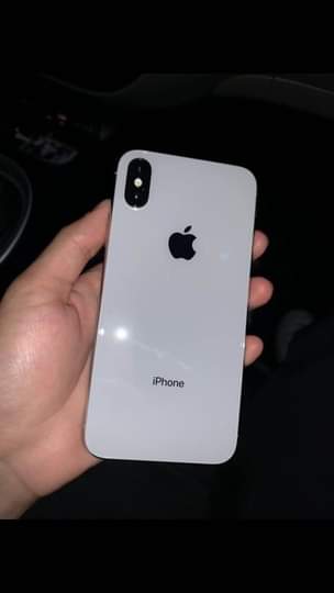 A picture of iphone xsmax 64gb