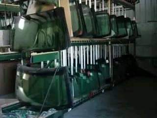 A picture of We are dealers in motor windscreen and glasses call 07069238329
