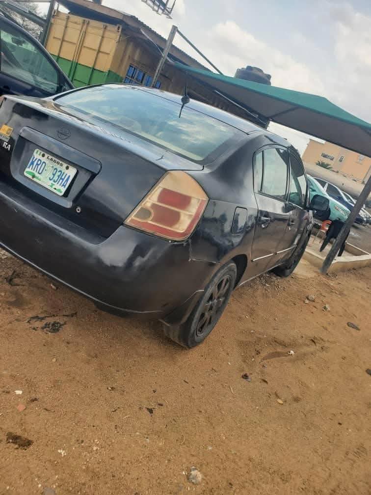 A picture of Nissan Sentra SE 2008