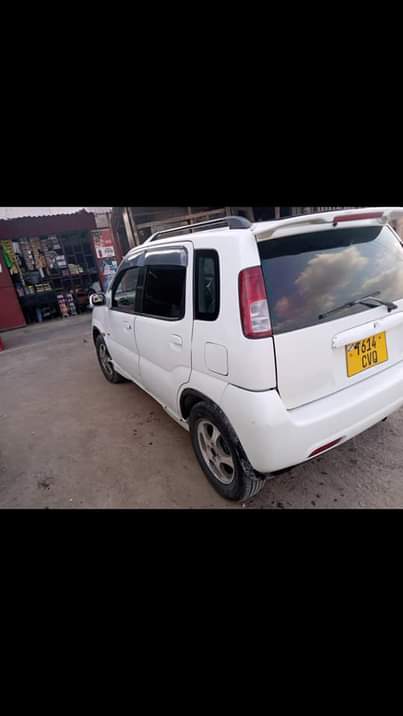 A picture of SUZUK SWIFT NZURII BEI 3 MIL kwa MWENYEWE Njoo na