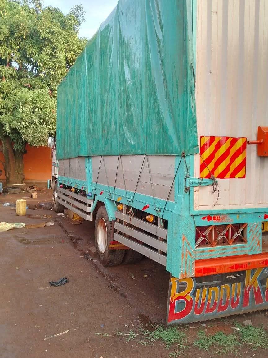 A picture of Isuzu truck