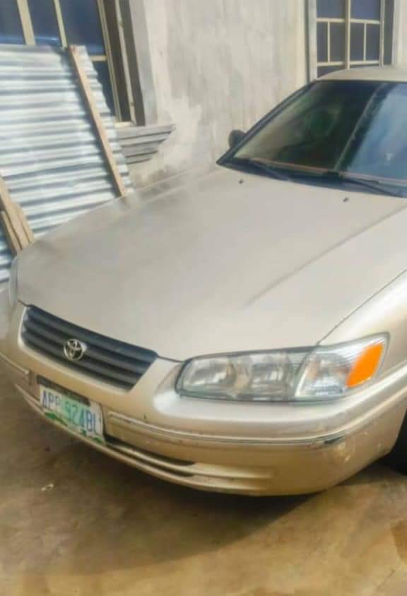 A picture of 2002 Toyota Camry envelope Untouched engine Gear selecting very well