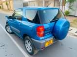 A picture of 2001 TOYOTA RAV4