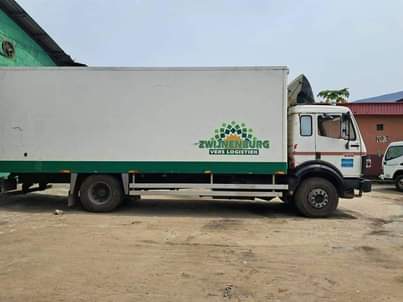 A picture of 2010 Mercedes Truck 1824 1