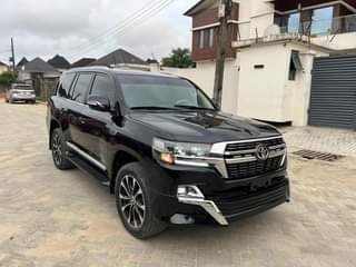 A picture of 2017 Toyota Land cruiser 4wd