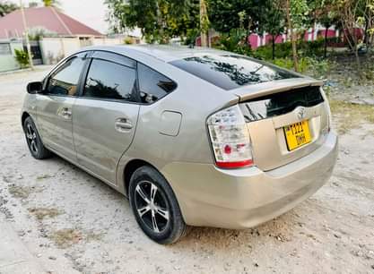 A picture of Toyota prius hybrid